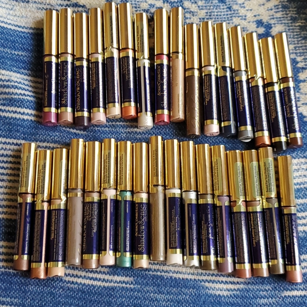 Senegence shadowsense lot of 33